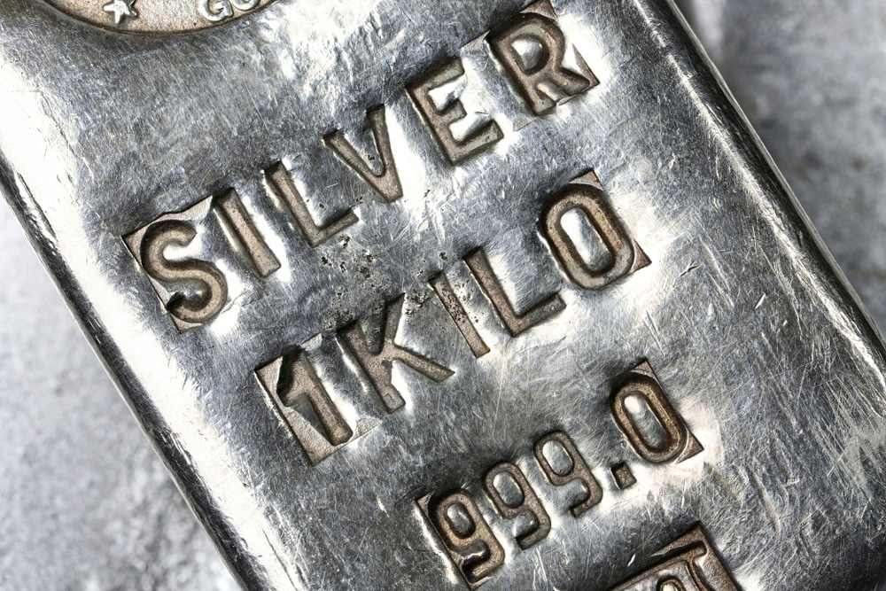 silver price divergence China
