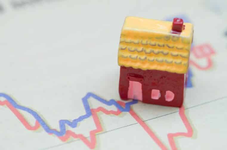 Mortgage Rates Near 6% Housing Market Risk