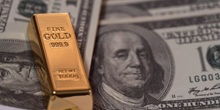 Gold,Bar,Overlay,Money,Dollars,,Concept,In,A,Poor,Economy
