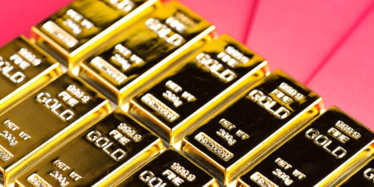 Gold,Bar,Or,Bullion,With,Red,Envelopes,Chinese,New,Year