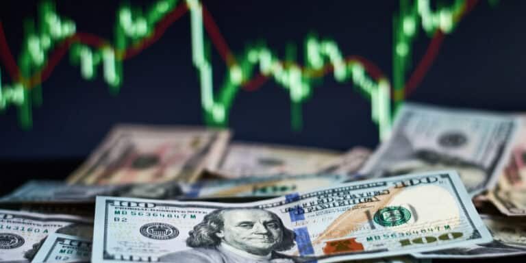 Us,Dollar,Bills,On,Background,With,Dynamics,Of,Exchange,Rates.
