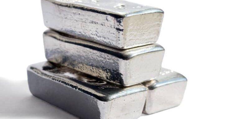 Pile,Silver,Bullion,Isolated,On,White,Background.,Selective,Focus.