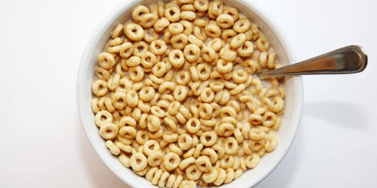 Cheerios.,Cereal,In,A,Bowl,Of,Milk.,Breakfast,Food.,Isolated