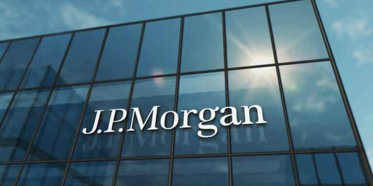 Trump sues JPMorgan