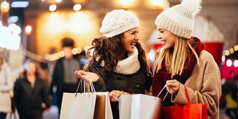 Happy,Women,Friends,Are,Shopping,For,Presents,At,Christmas.,People