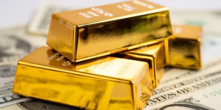 Gold,Bar,On,Us,Dollar,Banknotes,Money,And,Graph,,Economy Gold,Bar,On,Us,Dollar,Banknotes,Money,And,Graph,,Economy