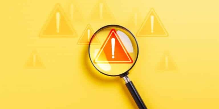 Emergency,Warning,Alert,Alarm,On,Smartphone,,Data,Network,Protection,,Virus