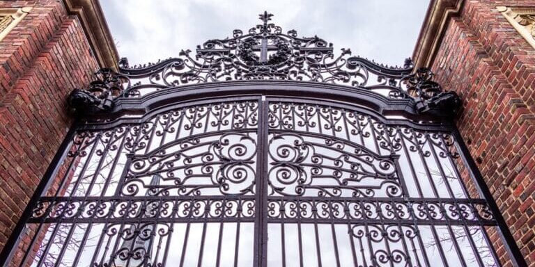 Harvard,University,Iron,Gate,In,Cambridge,,Massachusetts,,Usa.