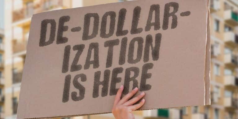 Banner,Reading,'de-dollarization,Is,Here,',Highlighting,Shifts,In,Global,Finance.