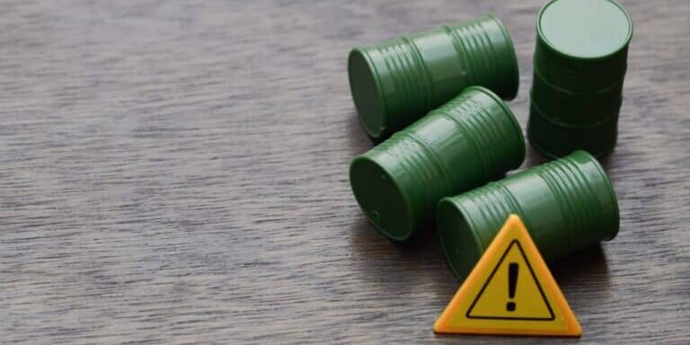 Warning,Symbol,Highlights,Economic,Risk,From,Rising,Oil,Prices