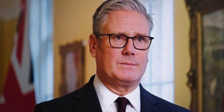 Keir,Starmer,,Wearing,Glasses,And,A,Suit,,Looks,Directly,At