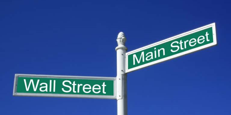 Wall,Street,Vs,Mainstreet,Conceptual,Sign,Against,A,Clear,Blue